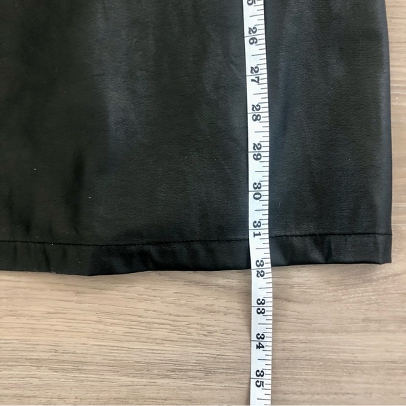🇨🇦 Short vegan leather dress - Picture 7 of 10